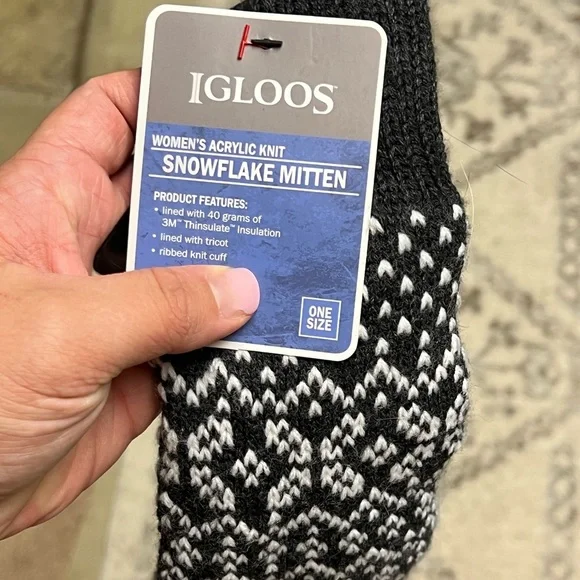 Igloos Black and White Snowflake Mittens - Picture 1 of 5